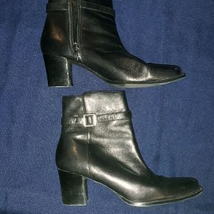Karen Scott Size 8 Black Boots with silver buckle